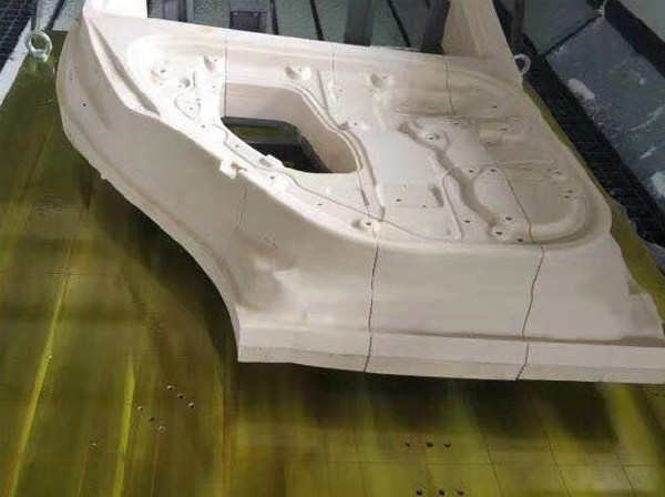 Aktueller Firmenfall über Der Kunde verwendet für die Fahrzeugprüfwerkzeuge eine hohe Dichte von 1,67.